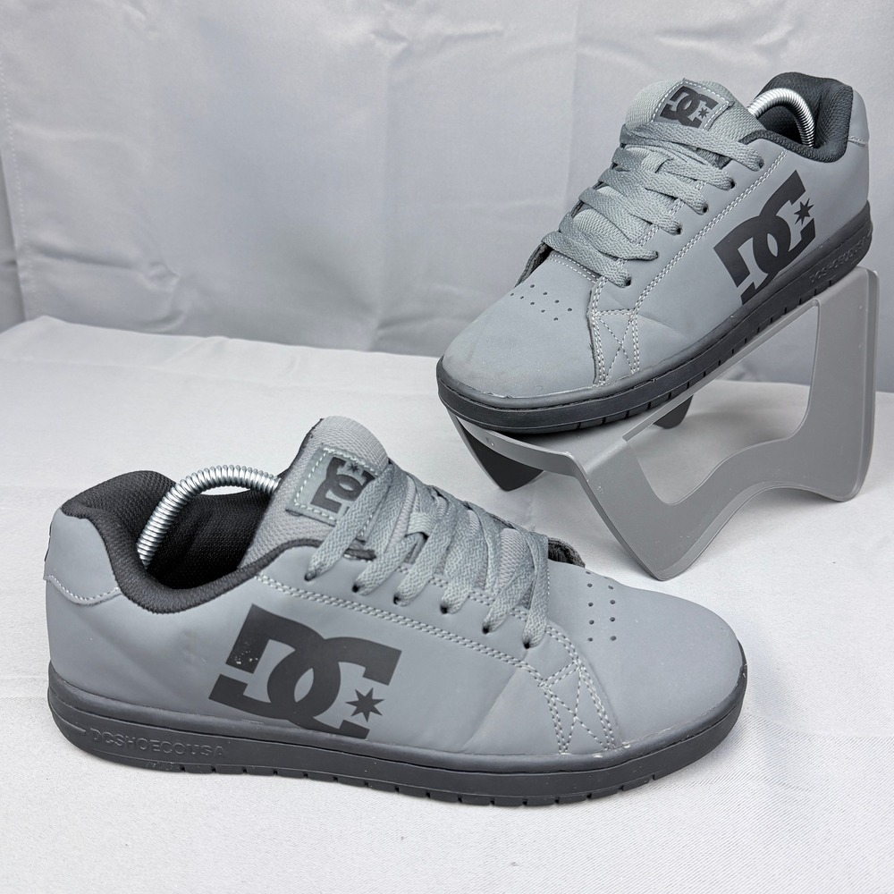 DC Shoes Gaveler Mens 9.5 Grey Black Leather Low Top Skate Shoes ADYS100535